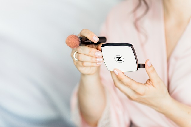 ** Makijaż "no makeup" na wideokonferencję: Jak osiągnąć naturalny blask w kilka minut? - 5 2025