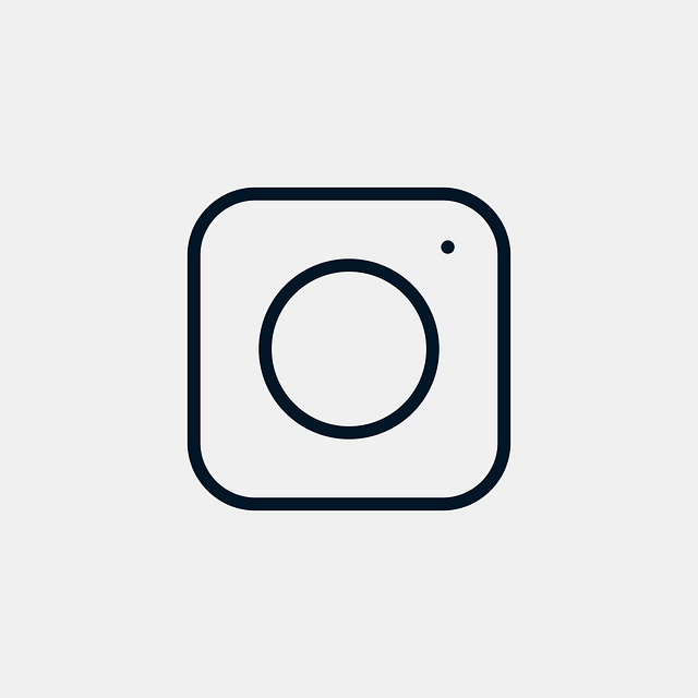 ** Dlaczego młode kobiety kupują więcej kosmetyków pod wpływem Instagrama? Analiza psychologiczna.