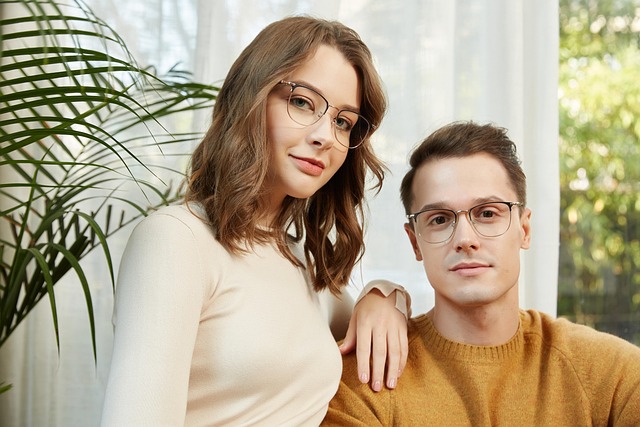 ** Jak stonować wakacyjne kolory i wzory w biurowych stylizacjach? - 7 2025
