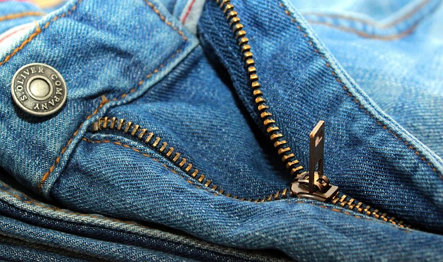 ** Torba z jeansów: Jak ją spersonalizować i dodać oryginalnego charakteru?