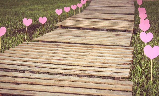 Jak dbać o romantyzm w długotrwałym związku?
